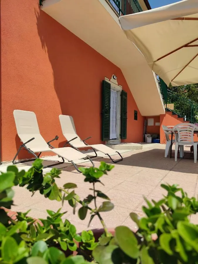 La Casa Tra Verde E Mare Lavagna 0*,  Italien